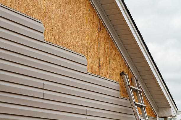 Professional Siding Inspection technician working in Jobstown, NJ